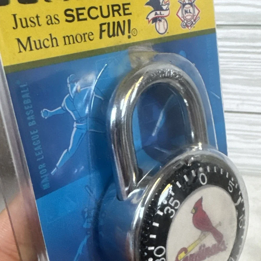 Thumbwheel Technology Picture Locks (Cardinals )